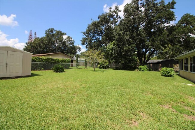Building Photo - 1311 Glenview Ln