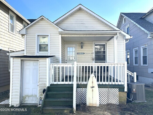 Building Photo - 208 15th Ave