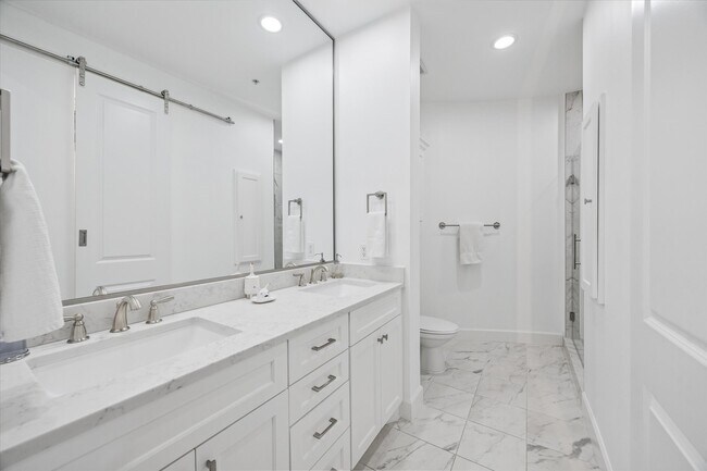 Building Photo - 2211 Briarglen Dr