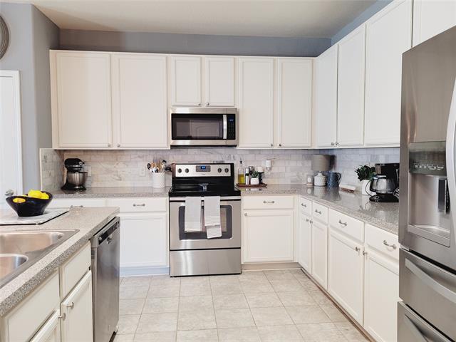 Building Photo - 9168 Blackstone Dr