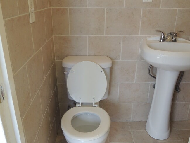 Building Photo - 532 21st St