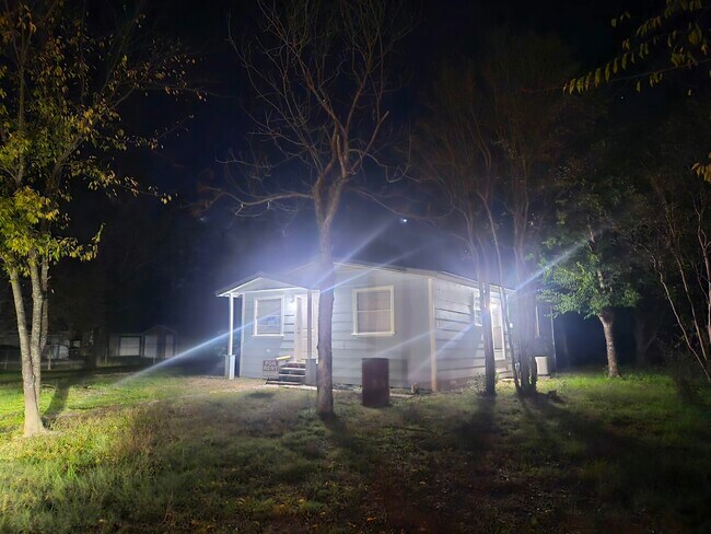 Building Photo - 118 Totem Pole St