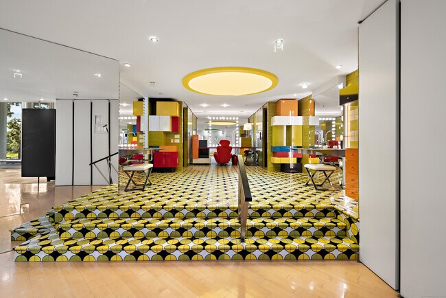 Building Photo - 11 Beachside Common