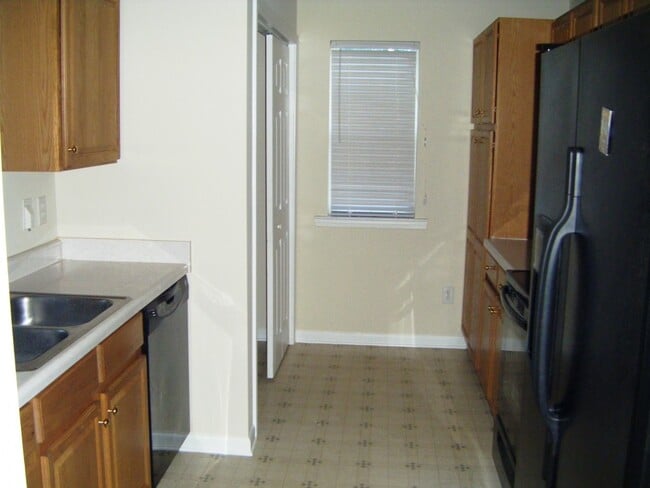 Building Photo - 1235 Helms Rd