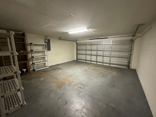 Building Photo - *** NOT AVAILABLE TO SHOW BEFORE MAY 15TH *** Great Location - SE Ocala Home 3/2/2 **Won't Last***