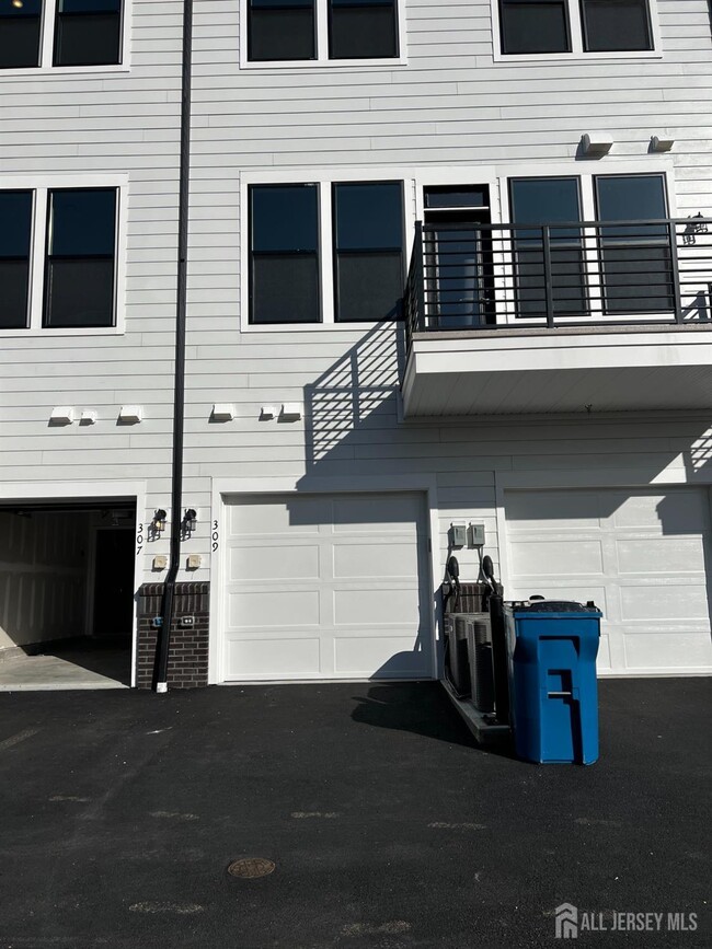Building Photo - 309 Lyla Ln