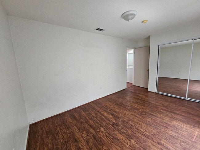 Building Photo - Split Level 4 Bedroom  2.5 Bath Town Home