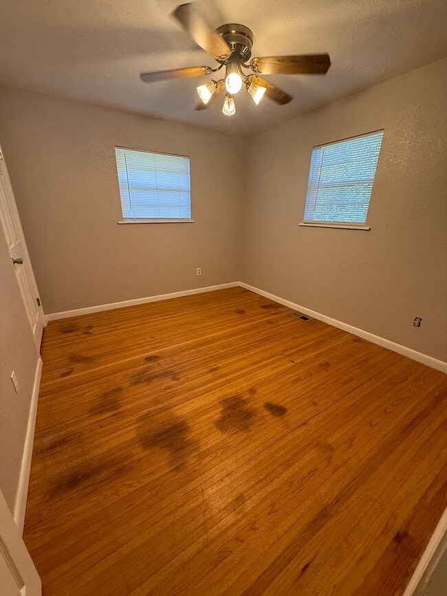 Building Photo - $2000 MOVE-IN SPECIAL