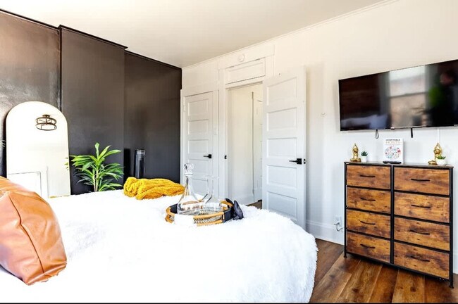 Building Photo - 575 1/2 City Park Avenue-SI ID1265608P