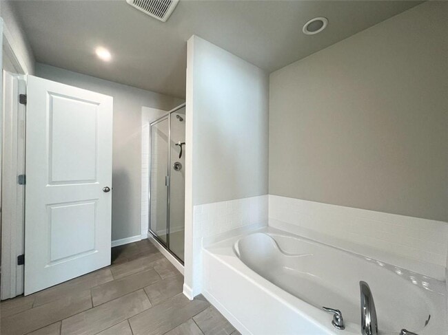 Building Photo - 1865 Parkades Path