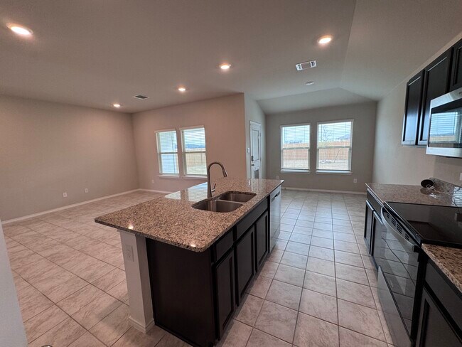 Building Photo - 1104 Prairie Clover Rd