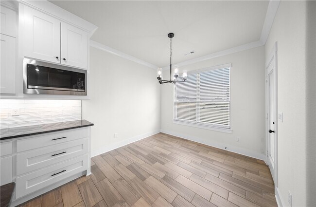 Building Photo - 2040 Myrrh Pl