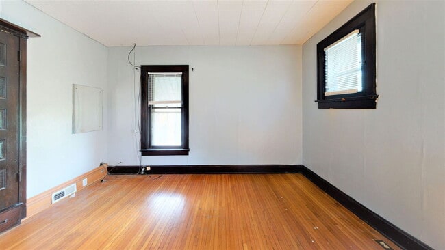 Building Photo - 288 E 13th Ave