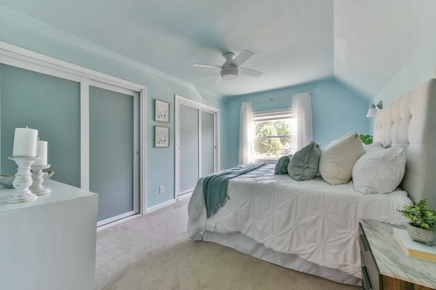 Building Photo - 402 E Calumet Rd