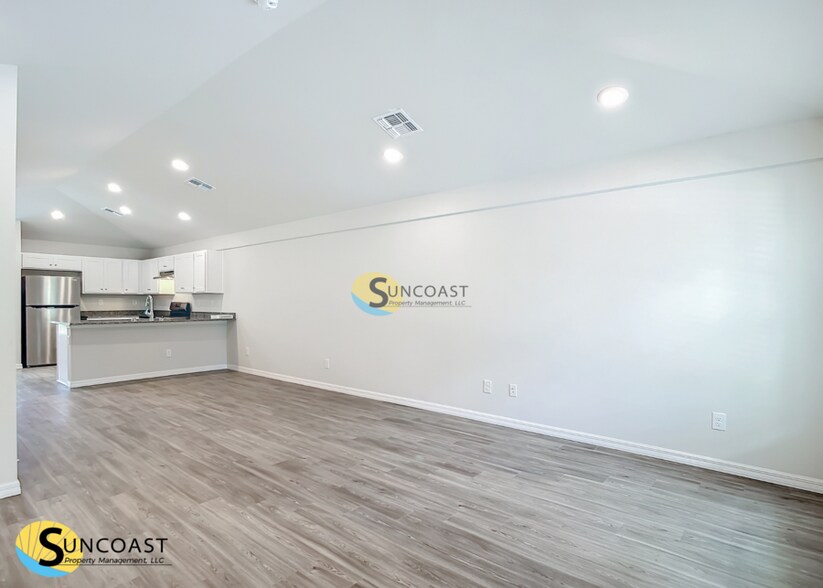 Building Photo - 1145 S Apopka Ave