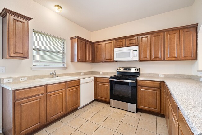 Building Photo - Spacious 4 Bedroom, 2 Bath Single-Story Home in Manor