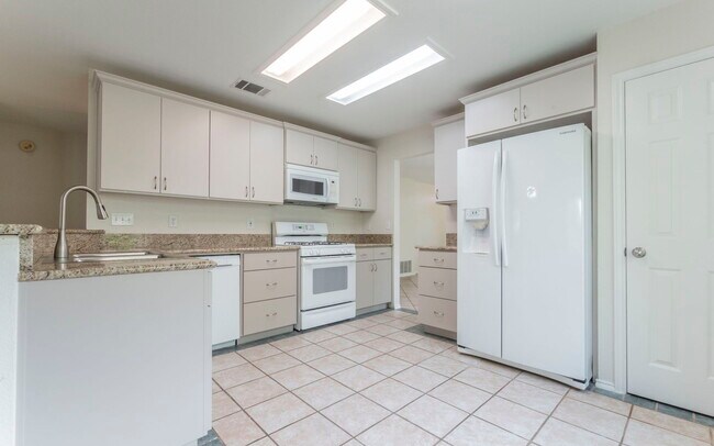 Building Photo - 14912 Big Falls Dr