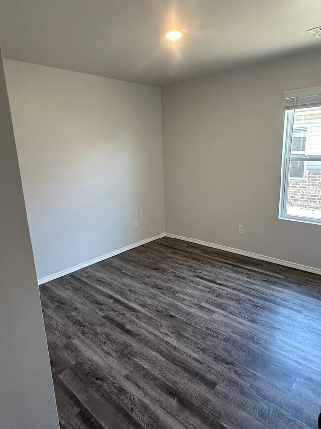 Building Photo - Pre-Leasing Now: Spacious 3-Bedroom, 2-Bath Home in Yukon