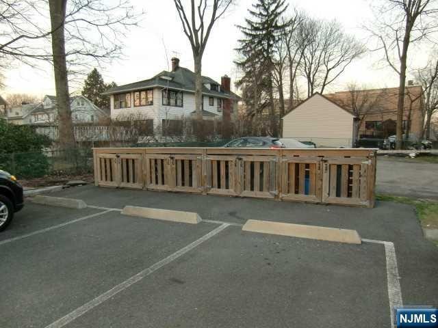 Building Photo - 482 Broad Ave