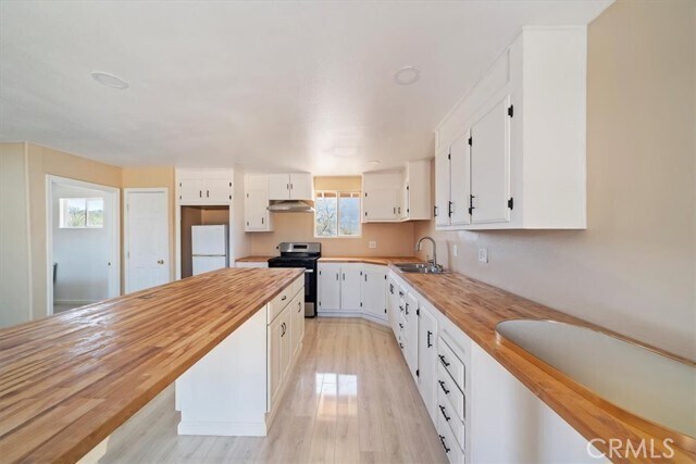 Building Photo - 63285 Pinyon Dr