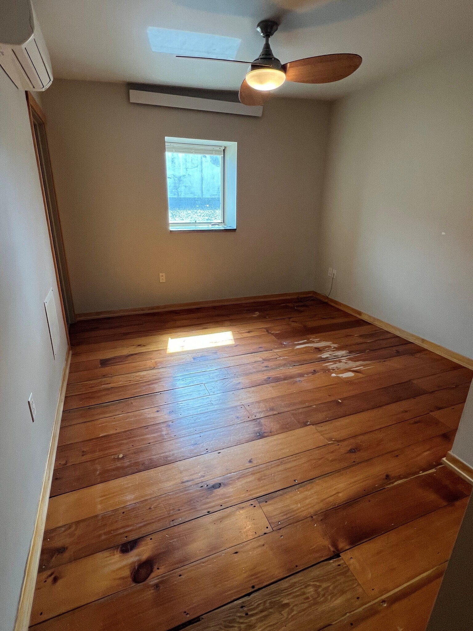 Bedroom - 922 Main St