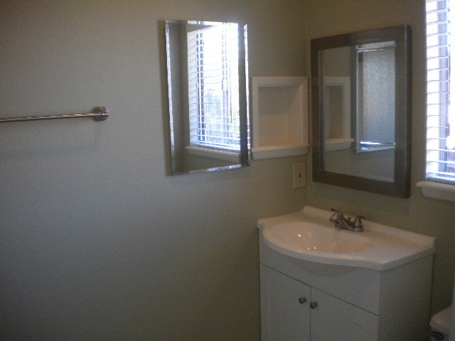 Building Photo - Peacock Hills, 55+ Community - Home in Peacock Hills - Oceanside