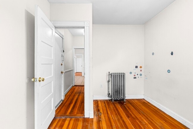 Building Photo - 27 Brinsley St