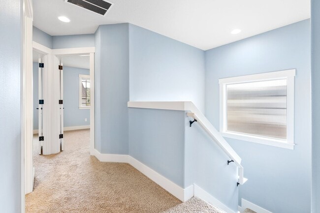 Building Photo - Bright & Beautiful Home in Bethany Creek Falls - 4 Bedroom/2.5 bath