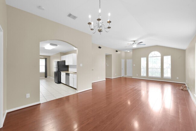 Building Photo - 222 Lazy Ln