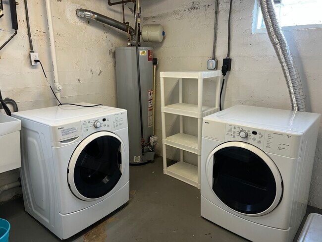 Building Photo - 4964 Oaklawn Dr