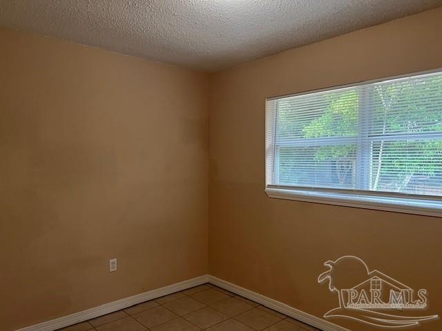 Building Photo - 3229 Maplewood Dr