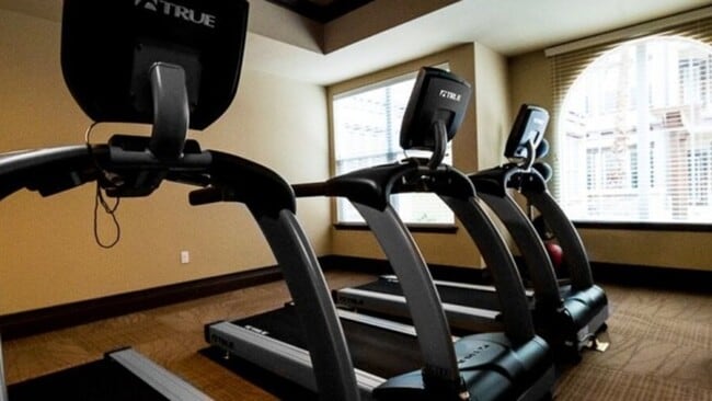 Building Photo - 140 W Castellano Dr