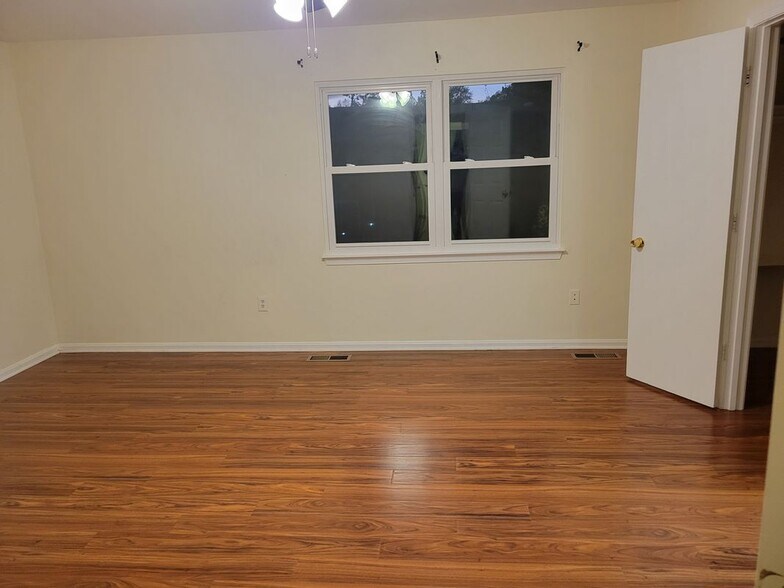 Building Photo - 15808 Haynes Rd