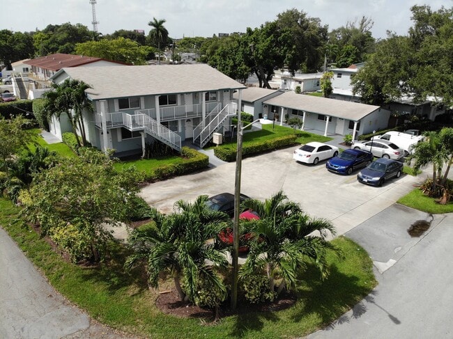 Building Photo - Beach Heights Of Hollywood Inc.