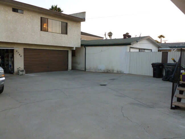 garage in back - 4748 W 170th St