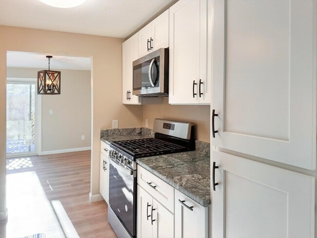 Building Photo - 225 SW Meadows