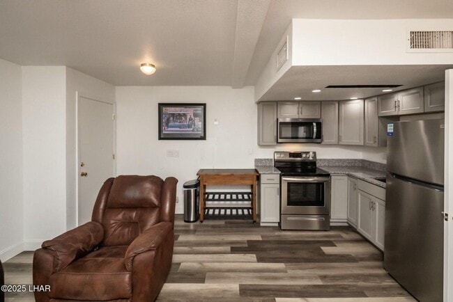 Building Photo - Adorable Condo in Great Location