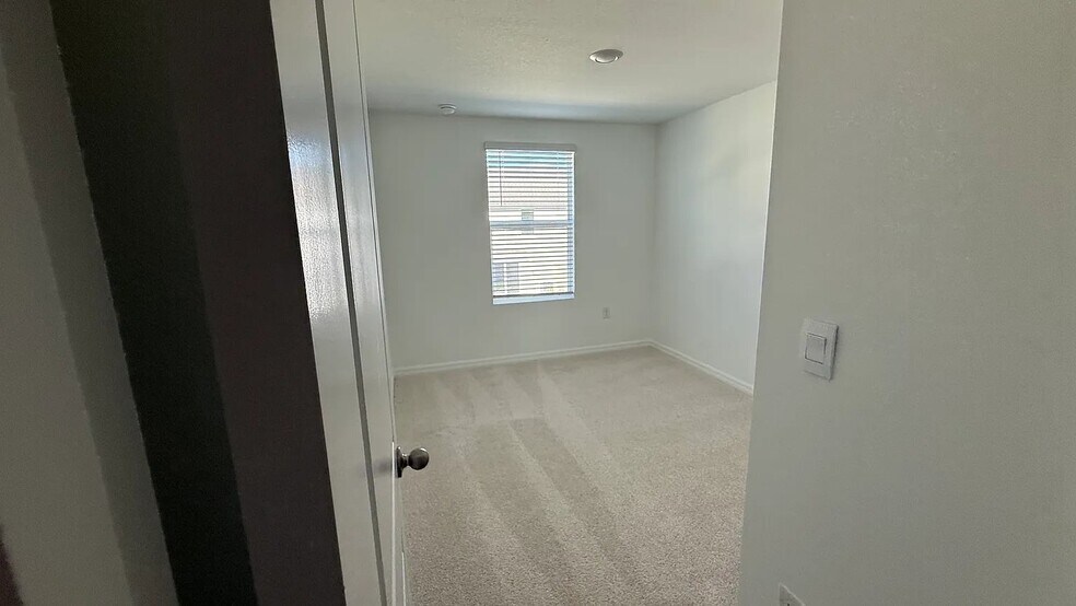Building Photo - 459 Warm Heron Pl