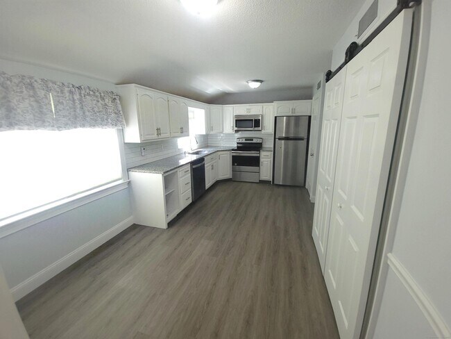 Building Photo - 41 Crocus Ln