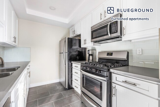 Building Photo - 960 N Alfred St