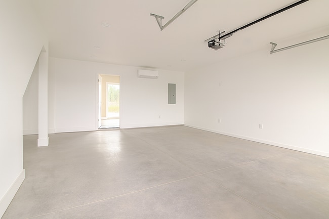 Building Photo - Your Bend Retreat: Spacious End Unit Townh...