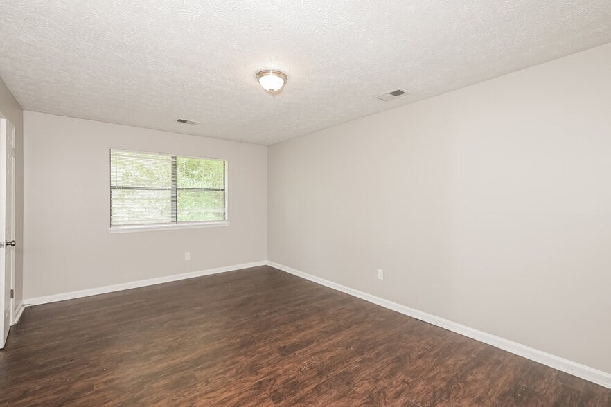 Building Photo - 488 Carillon Ln
