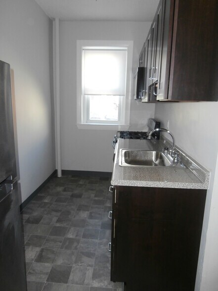 Building Photo - 64 Woodstock Ave