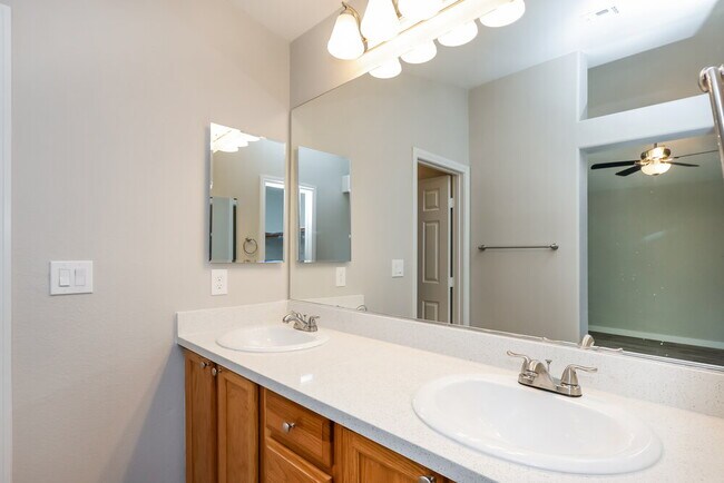 Building Photo - 7543 Holiday Hills St