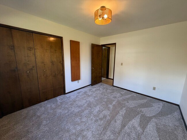 Building Photo - Peaceful 3 Bedroom Single-Level Home on Spacious Corner Lot Near Fir Grove Park