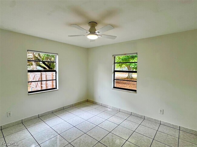 Building Photo - 233 S Cypress St