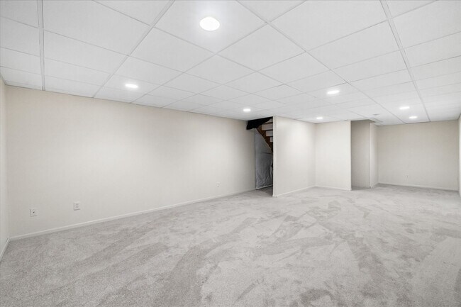 Building Photo - 4107 Lakeview Pkwy