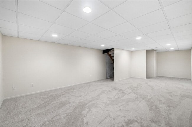 Building Photo - Amenity filled and Gated Community
