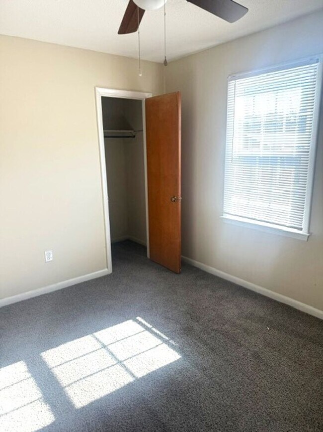 Building Photo - 800 Verdant Dr