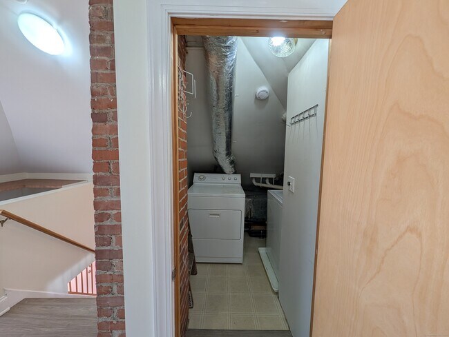 Building Photo - 446 New Haven Ave